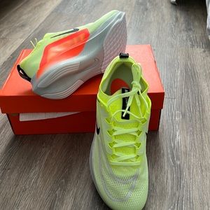 Nike mens Zoom Fly 4